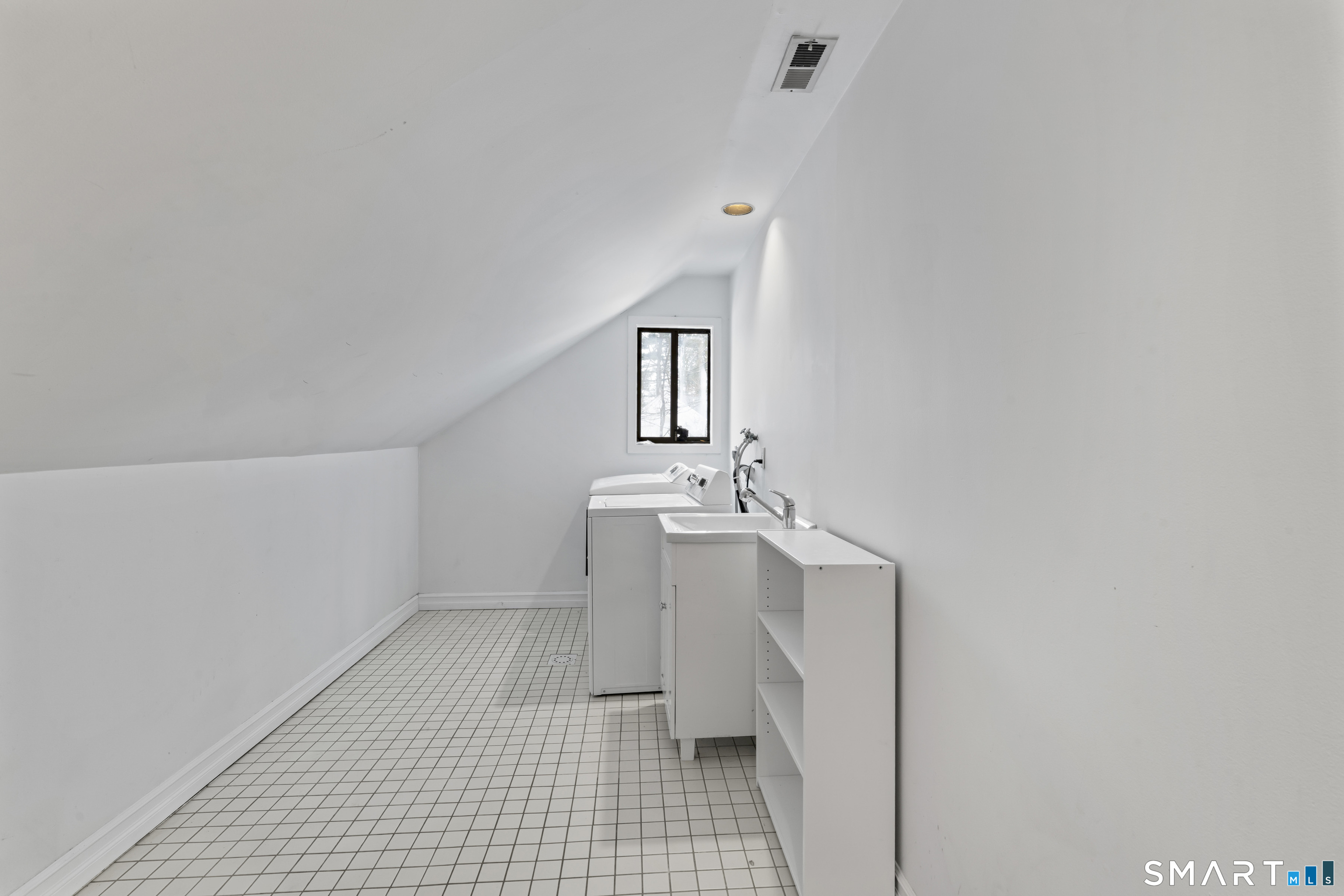 211 Pinewood Road Stamford CT 06903