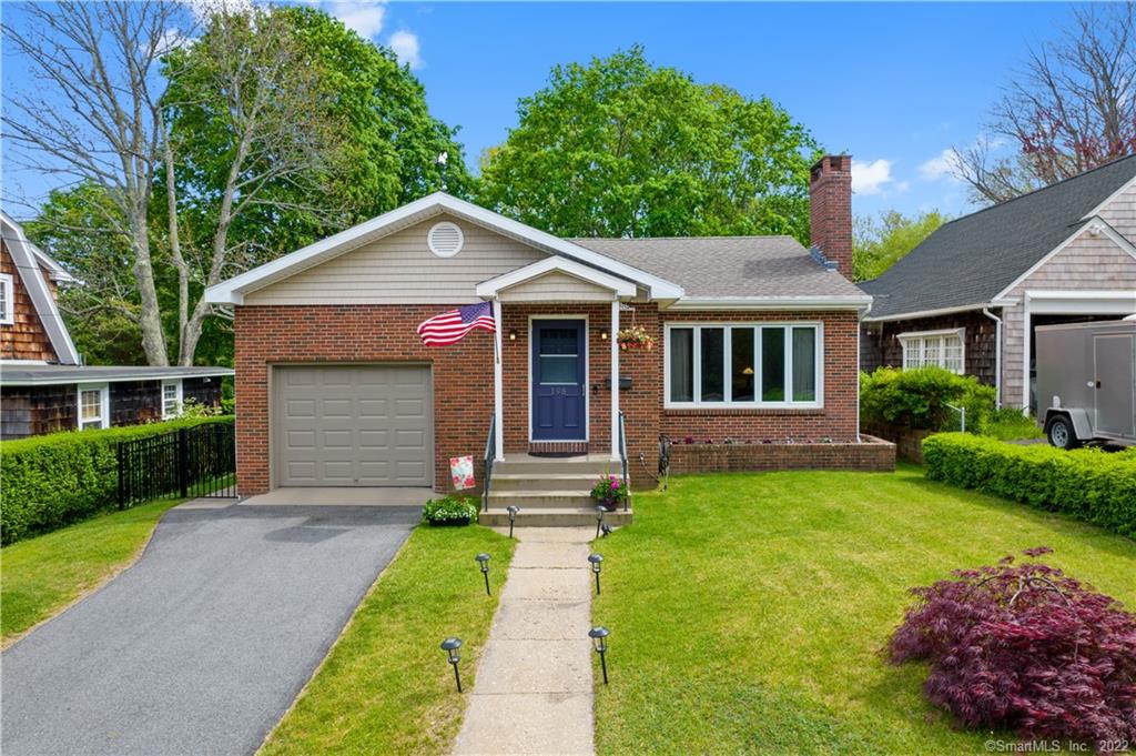 198 Gardner Avenue New London CT 06320