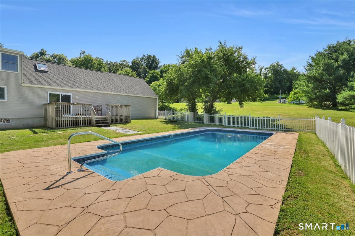 28 Mcnabola Lane Wallingford CT 06492