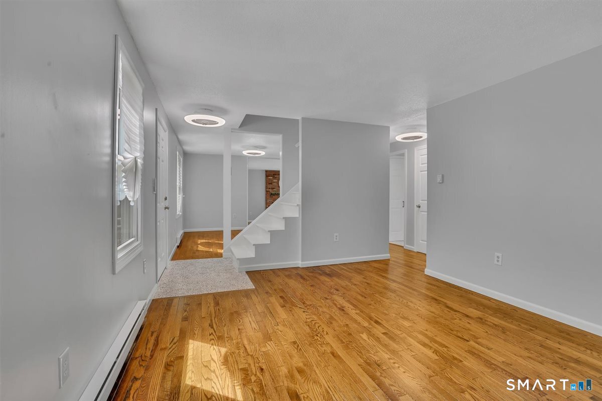 28 Mcnabola Lane Wallingford CT 06492