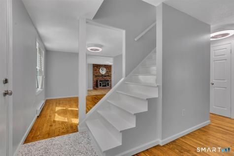 28 Mcnabola Lane Wallingford CT 06492
