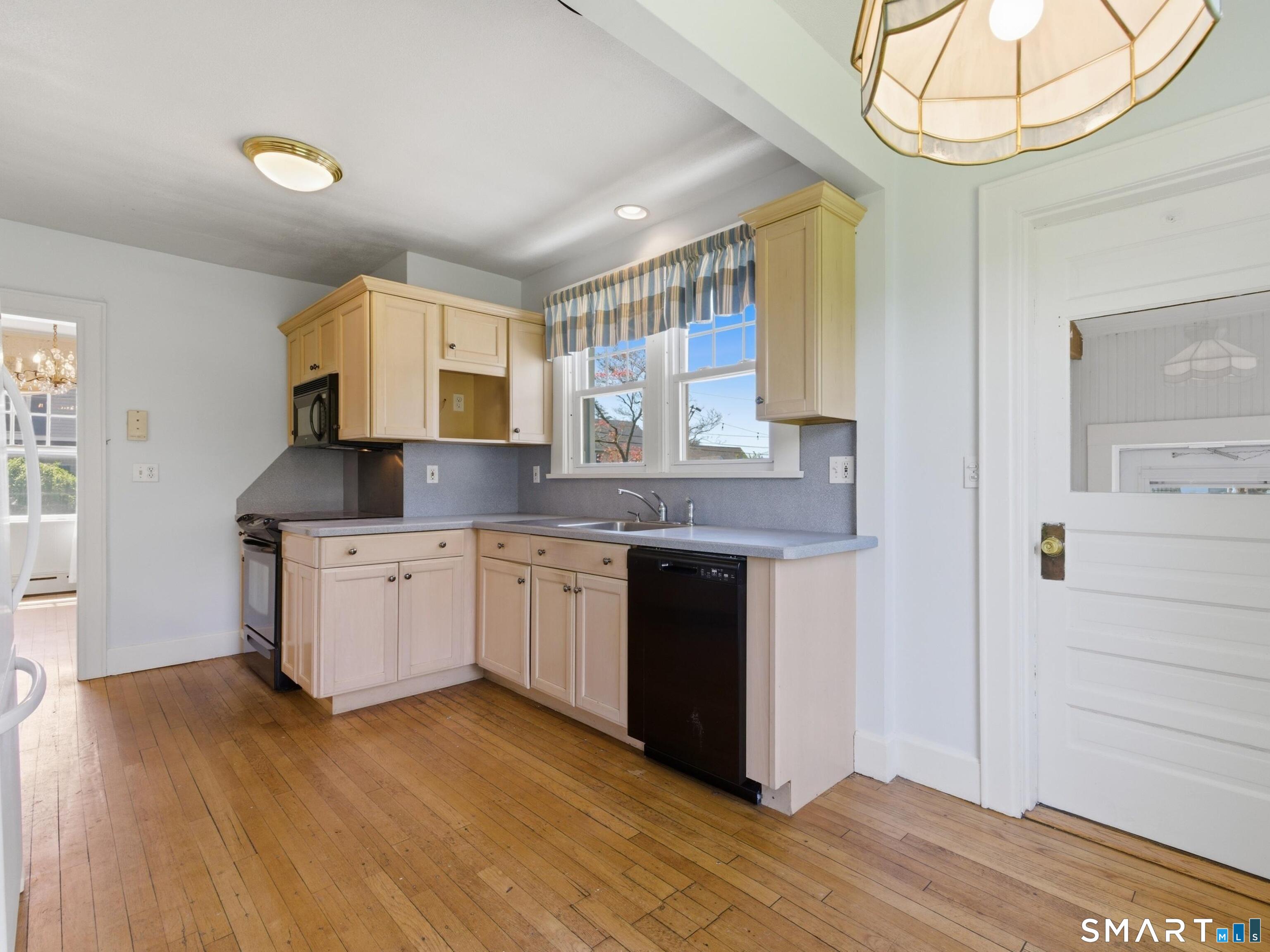 763 Ocean Avenue New London CT 06320