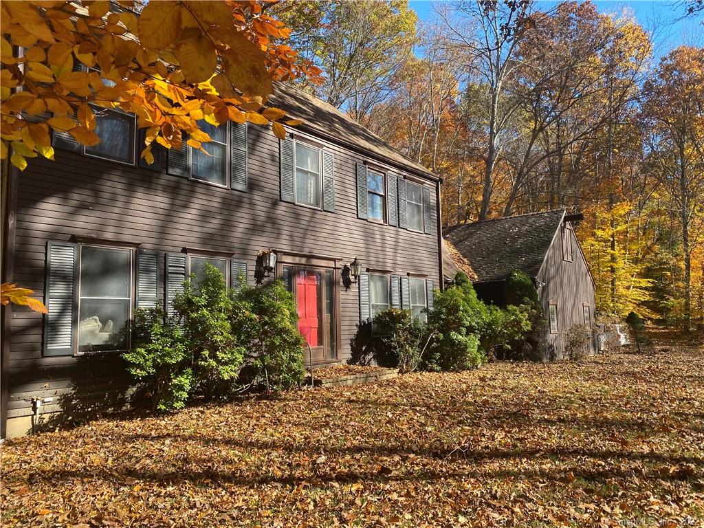 10 Dinglebrook Lane Newtown CT 06470