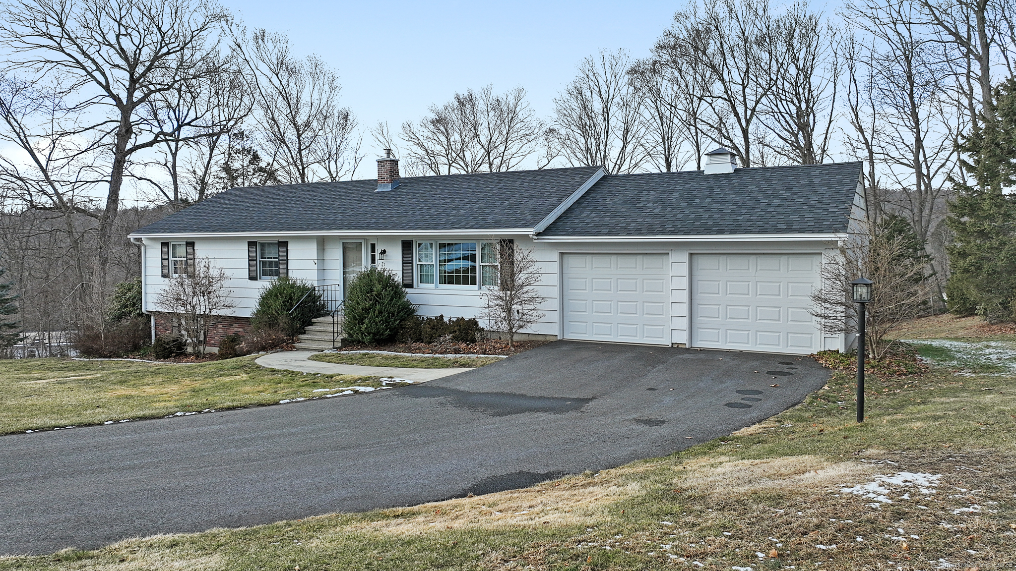 21 Briarwood Circle Naugatuck CT 06770