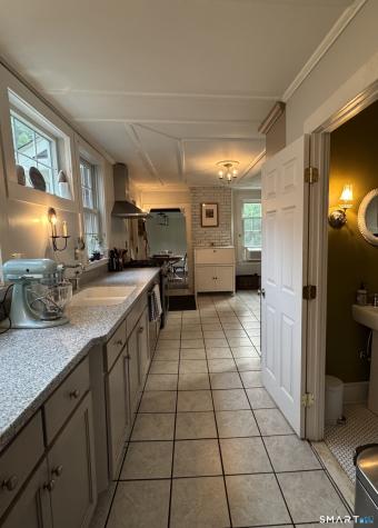 124 Main Street East Hampton CT 06424