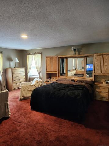 39 Loren Circle Windsor CT 06095