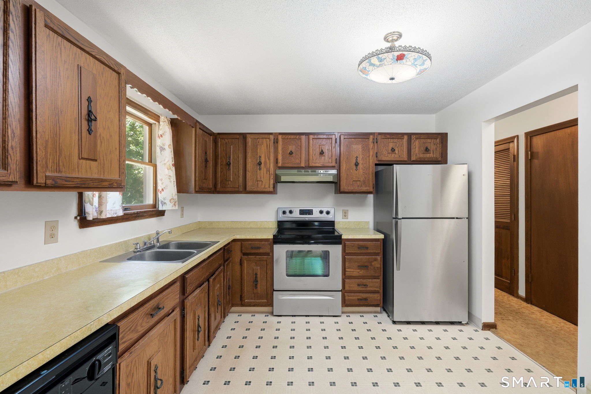 19 Holmes Road East Lyme CT 06333