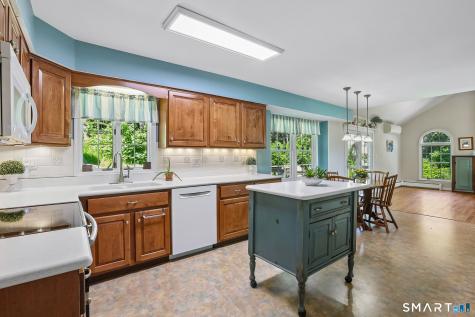 28 Colonial Ridge Drive New Milford CT 06755