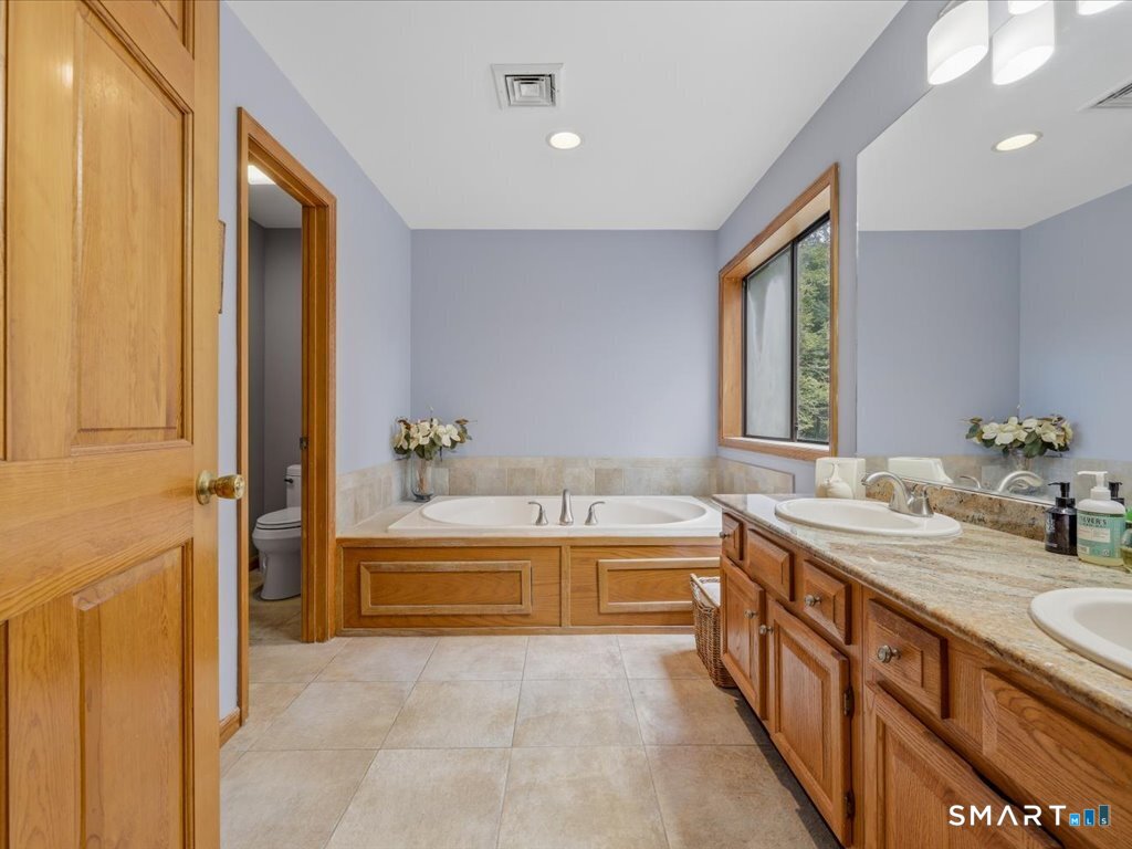 6 Douglas Lane New Fairfield CT 06812