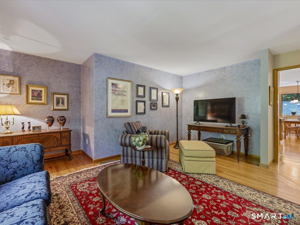 6 Douglas Lane New Fairfield CT 06812