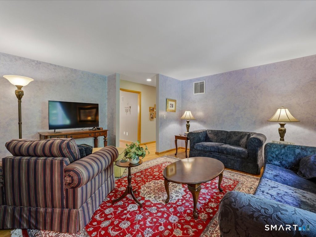 6 Douglas Lane New Fairfield CT 06812