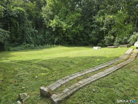 18 Tree Top Lane East Windsor CT 06016