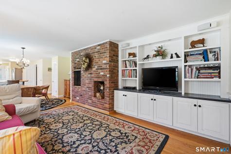 22 Chestnut Hill Road Simsbury CT 06092