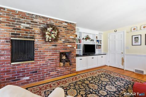 22 Chestnut Hill Road Simsbury CT 06092