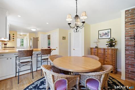 22 Chestnut Hill Road Simsbury CT 06092
