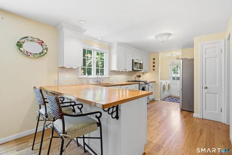 22 Chestnut Hill Road Simsbury CT 06092