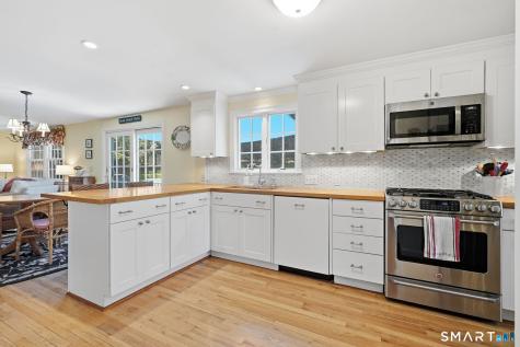 22 Chestnut Hill Road Simsbury CT 06092