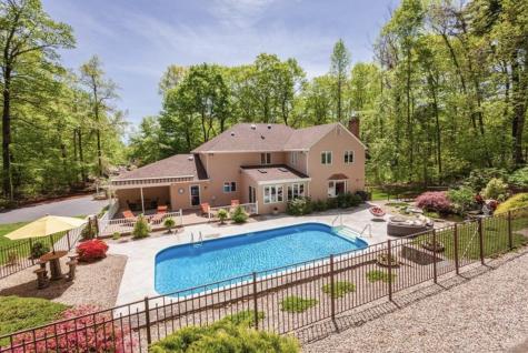 85 Inverness Court Cheshire CT 06410