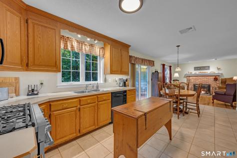 391 Squaw Hollow Road Ashford CT 06278
