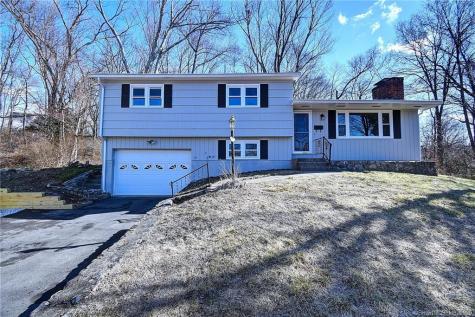 15 Lorann Circle Naugatuck CT 06770
