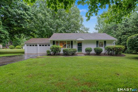 80 Dennison Road Essex CT 06426