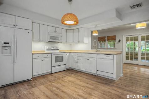 80 Dennison Road Essex CT 06426