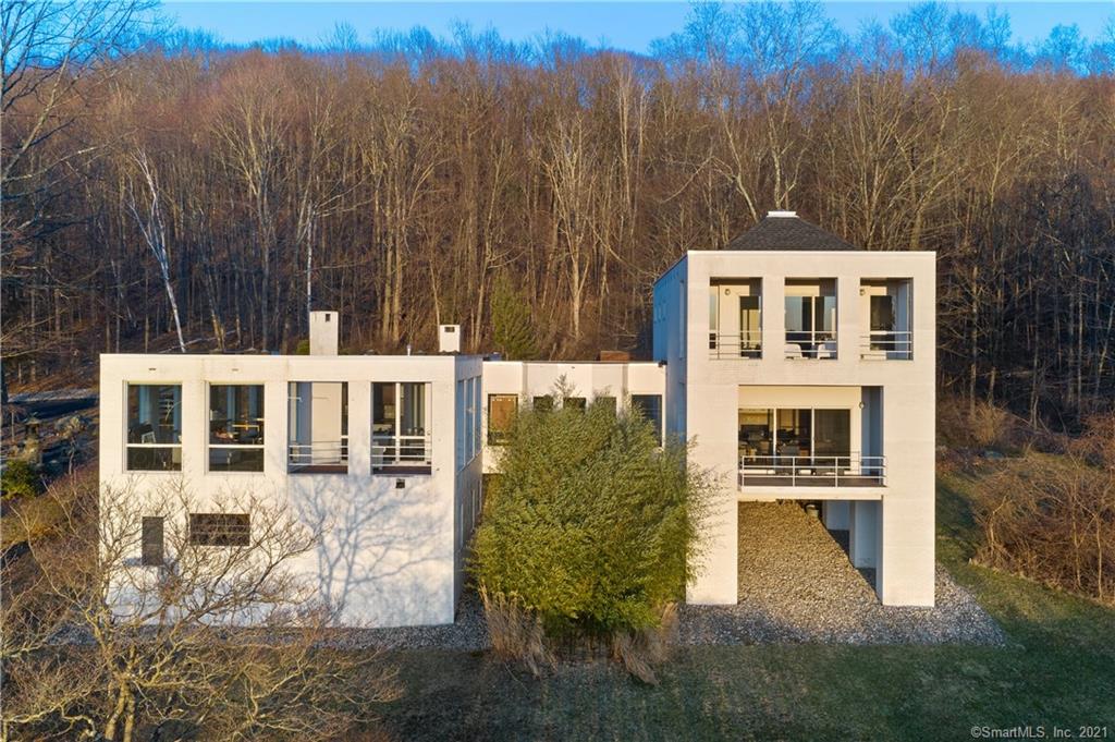 102 Oak Bluff Avon CT 06001