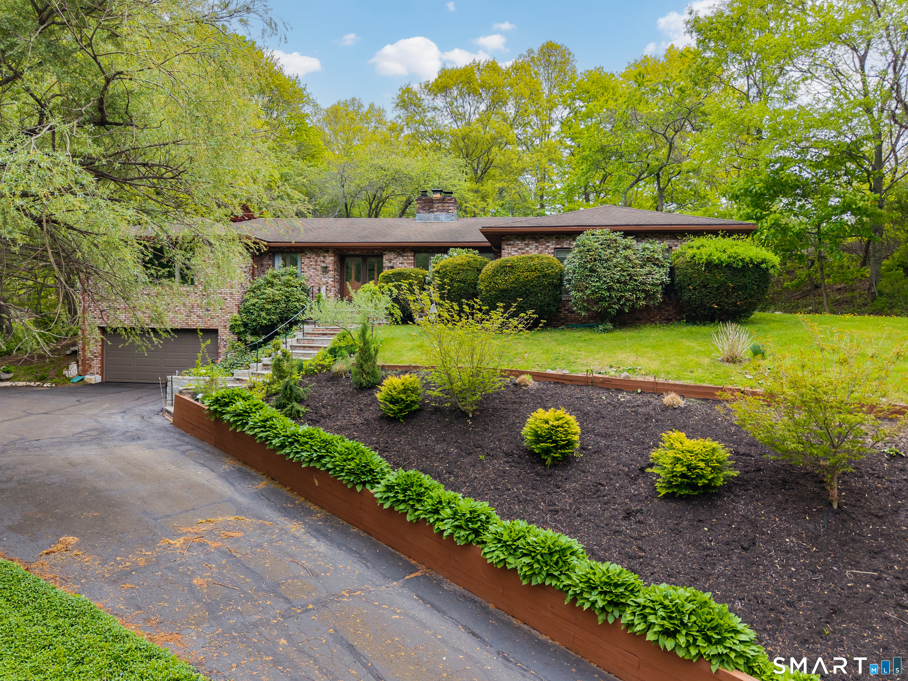975 Main Street Hamden CT 06514