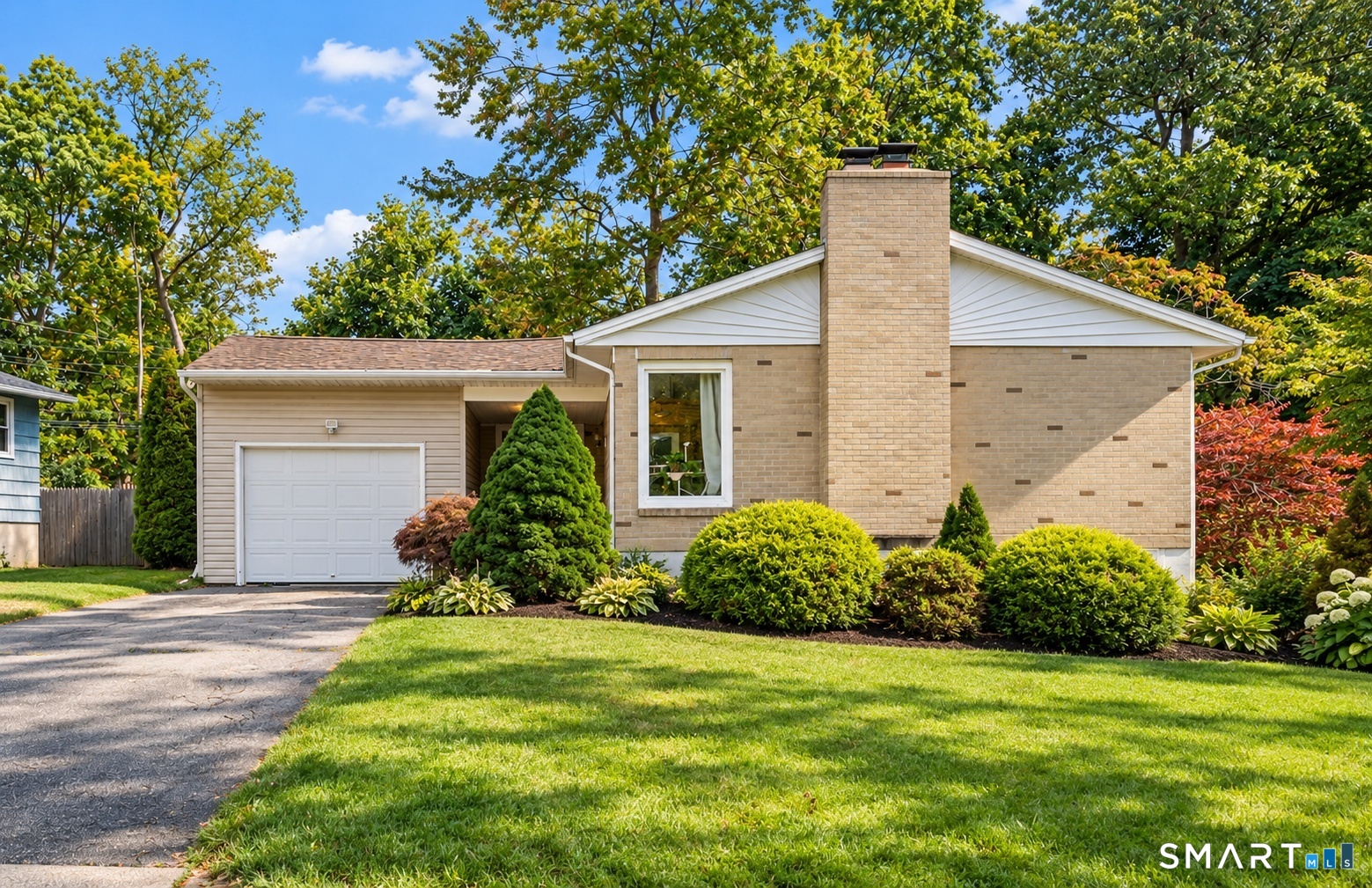 Naugatuck CT, 16 Bird Road