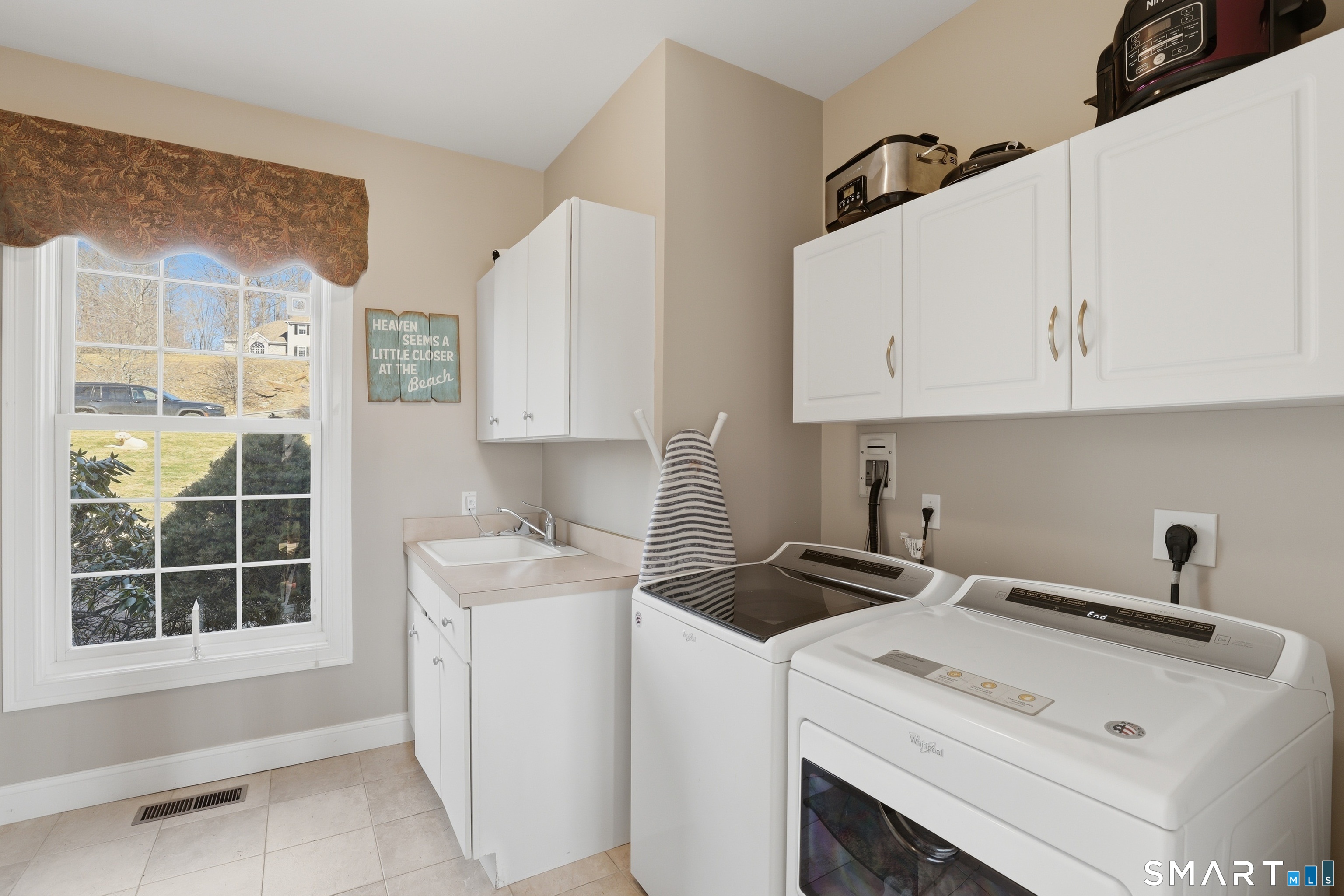 10 Briarwood Lane Newtown CT 06470