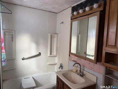 292 Old Colchester Road Montville CT 06382