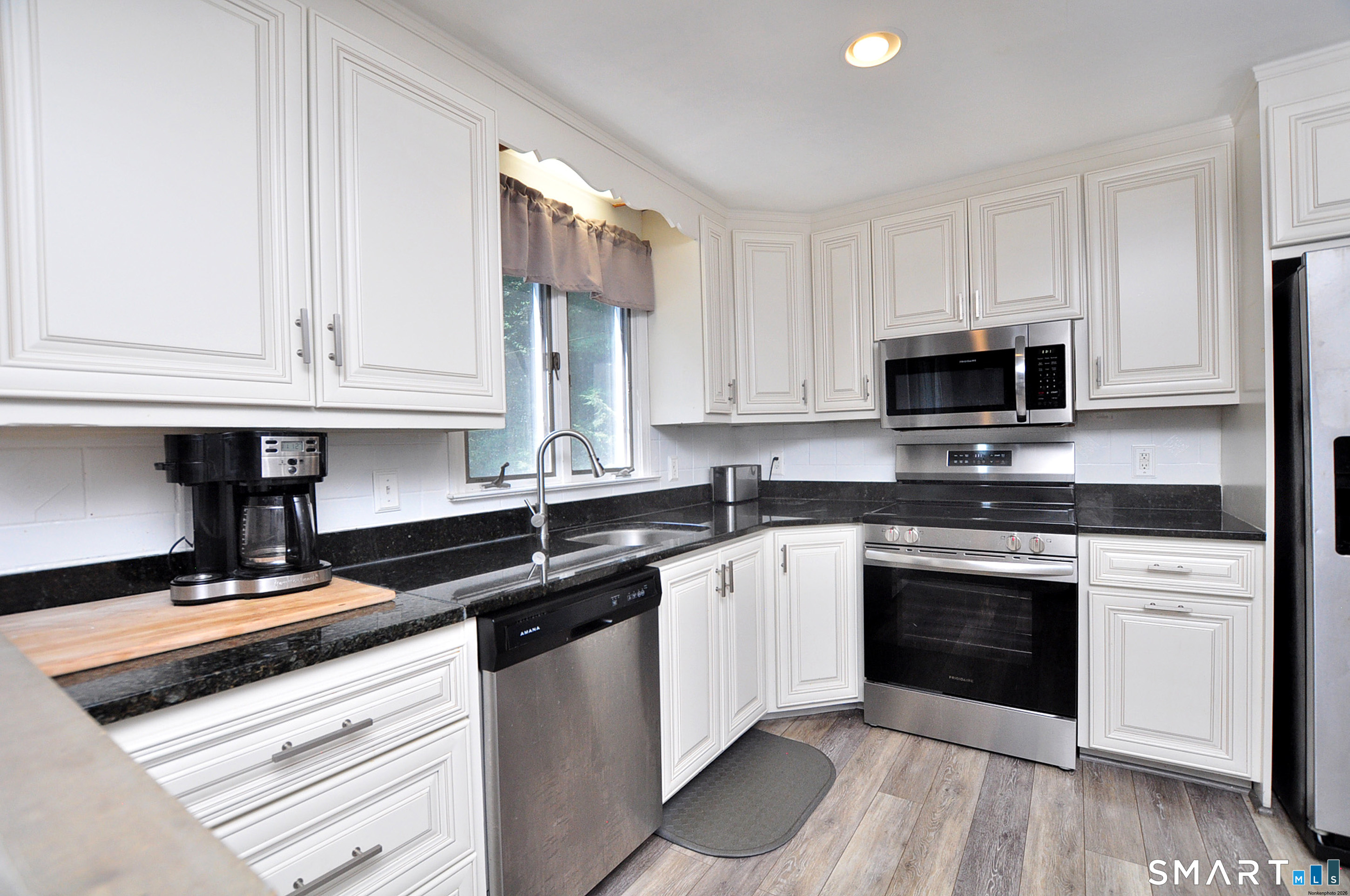 23 Kingsbridge Avon CT 06001