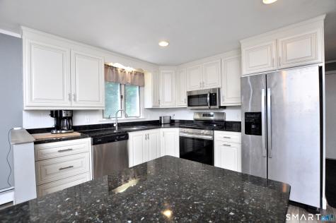 23 Kingsbridge Avon CT 06001