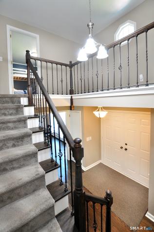 23 Kingsbridge Avon CT 06001