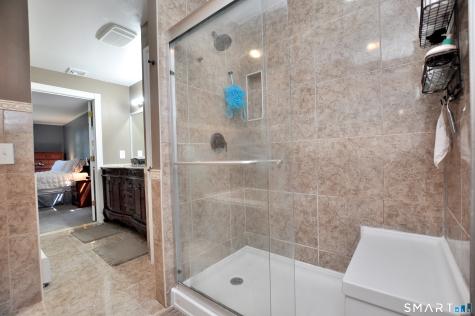 23 Kingsbridge Avon CT 06001