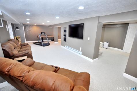 23 Kingsbridge Avon CT 06001