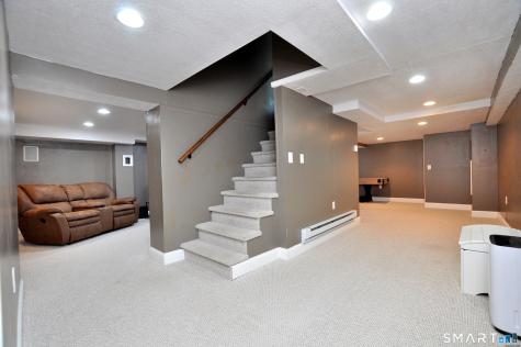 23 Kingsbridge Avon CT 06001