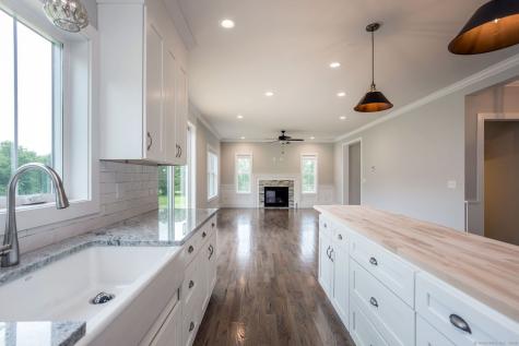 24 Deerwood Road Oxford CT 06478