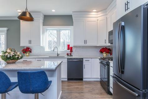 24 Deerwood Road Oxford CT 06478