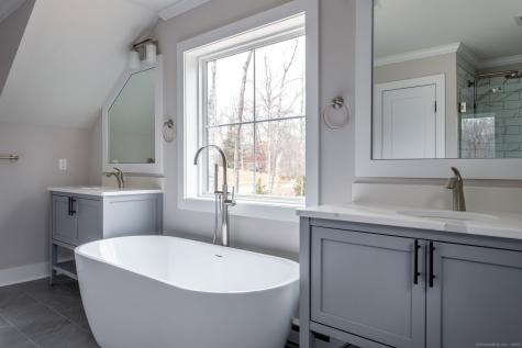 24 Deerwood Road Oxford CT 06478