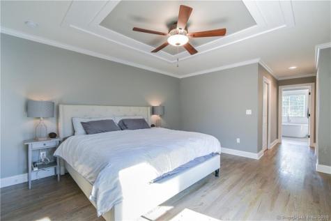 24 Deerwood Road Oxford CT 06478