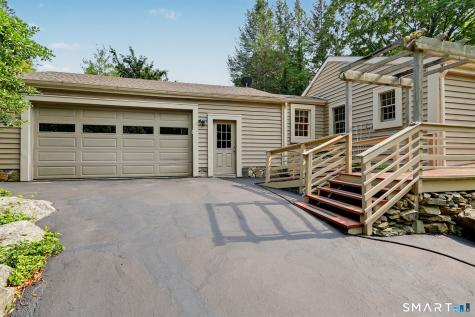 16 Velvet Street Trumbull CT 06611