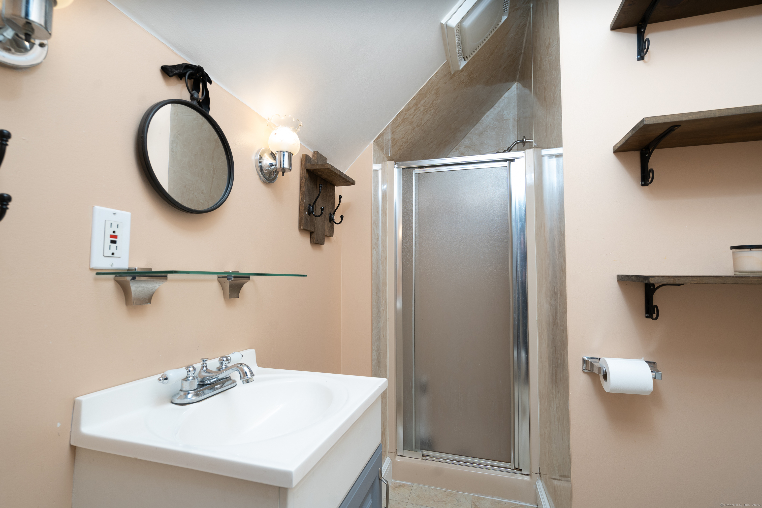 9 Thames Terrace Norwich CT 06360