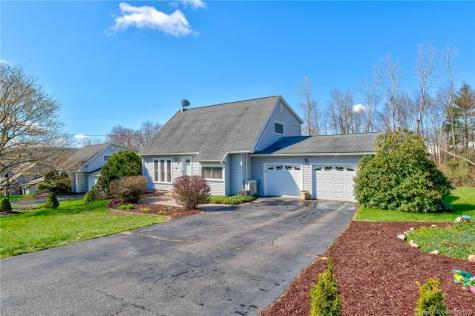 48 Village Circle Naugatuck CT 06770