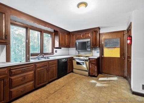 51 Charing Cross Avon CT 06001