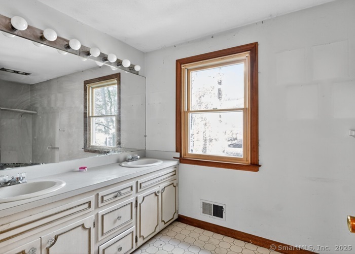 51 Charing Cross Avon CT 06001