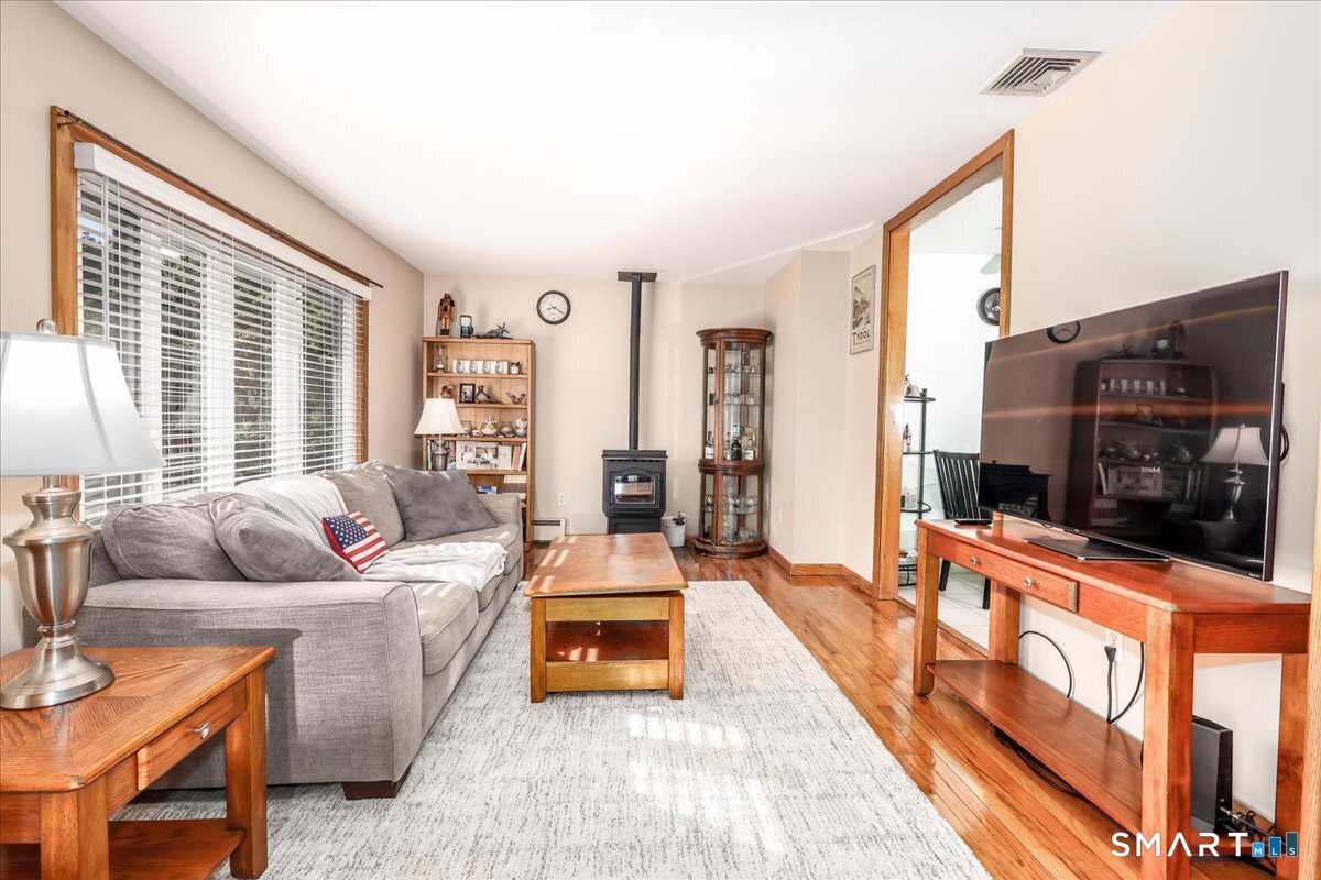 46 Jeanette Road Danbury CT 06811