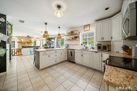 2 Quail Hollow Court Beacon Falls CT 06403