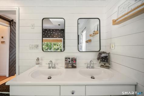 2 Quail Hollow Court Beacon Falls CT 06403