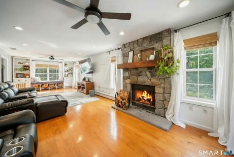 2 Quail Hollow Court Beacon Falls CT 06403